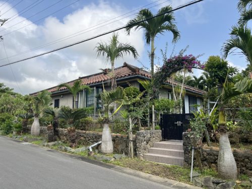☆名蔵獅子森☆赤瓦屋根が象徴的な閑静な住宅街です。 喧騒から離れ、穏やかで特別な時間を過ごしませんか。